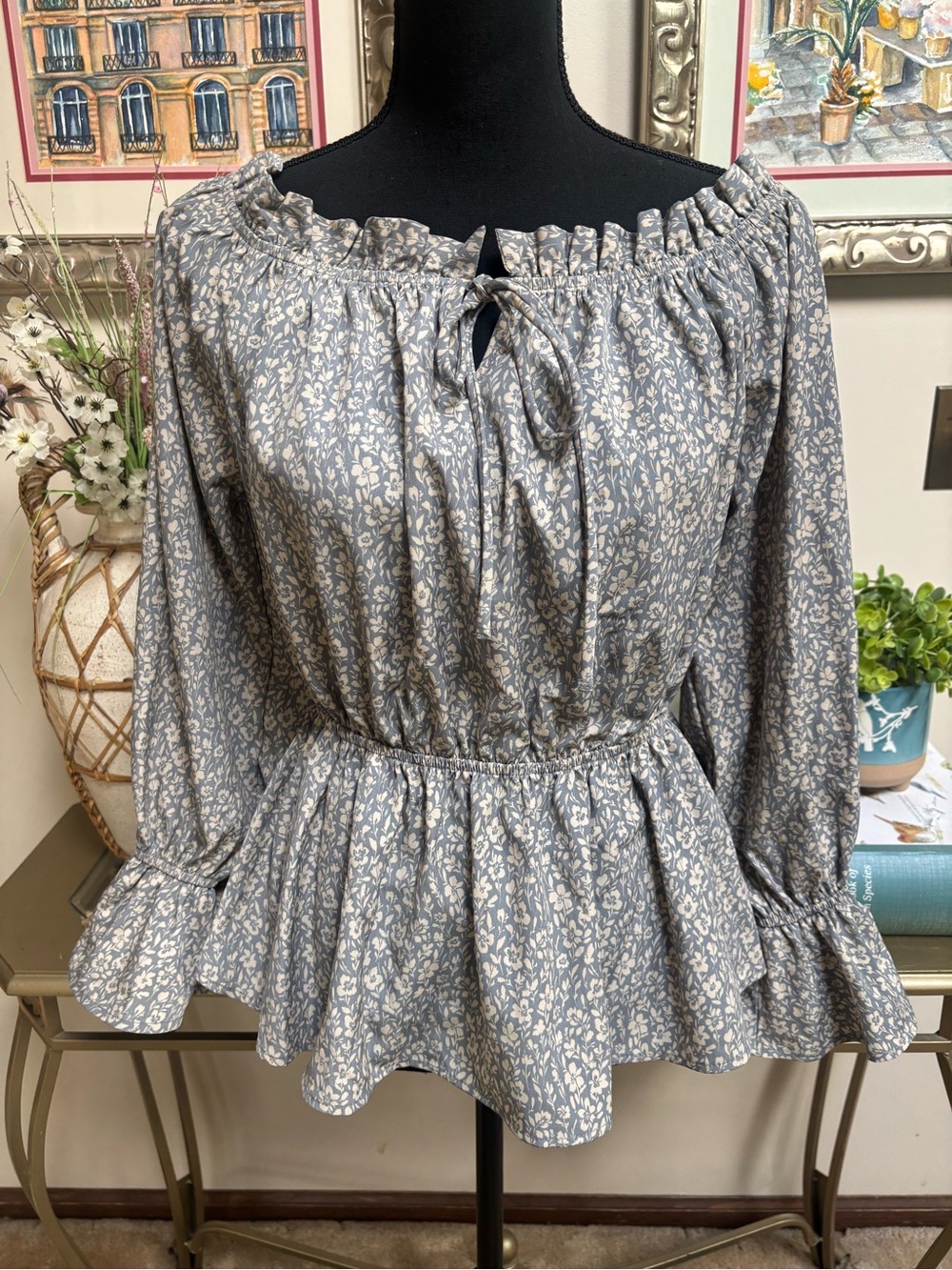 ELLA BLUE Ruffled Neck/Cuffs Blue & White Floral  Peasant Peplum Blouse Size L